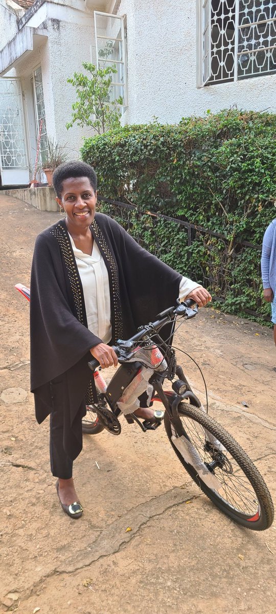 JoanMugenzi's tweet photo. With all these fuel prices, we can now ride solar powered bikes! It comes with two batteries, one battery takes you for 40Kms. Talk about movement transitioning. #TransitionCoach. https://t.co/eY9qapdXwH