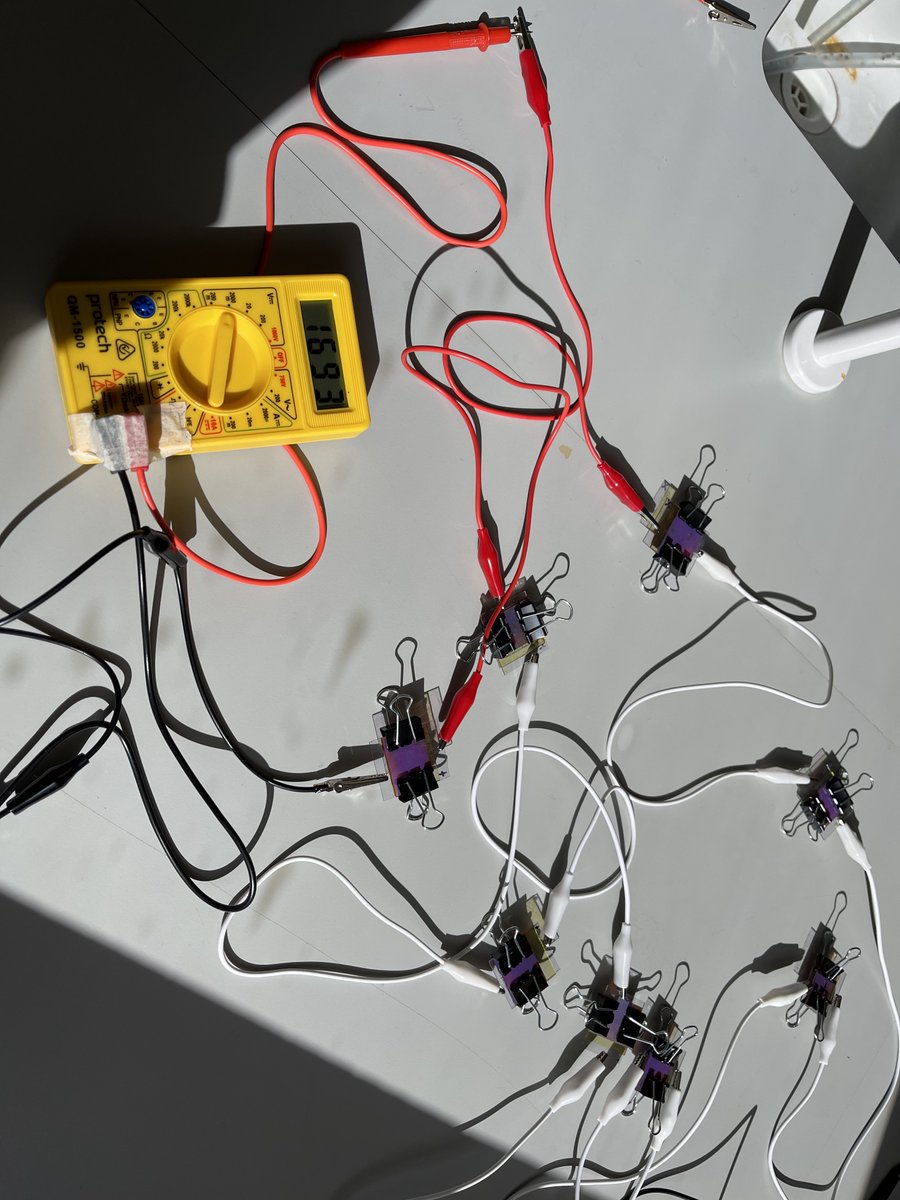 Making dye sensitised solar cells at UNE Uni Experience Day was so good.  Students connected their cells together &amp; got 2 volts - very impressive. We also extracted bush medicines. So delighted with our first <a href="/FutureStemGen/">FutureStemGen</a> event with <a href="/OoralaUNE/">Oorala UNE</a>. Thanks <a href="/ericajsmith1/">Erica Smith</a> &amp; Oorala.