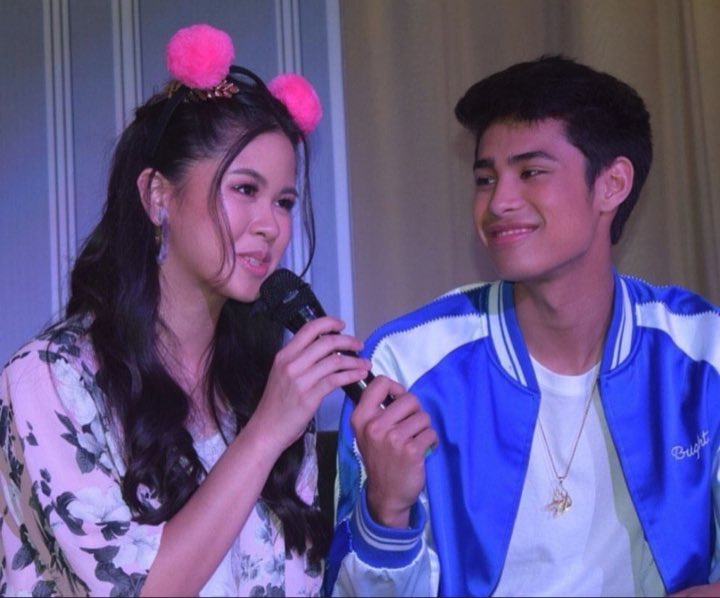 xclusivelyUBE's tweet photo. Sa isang sulyap ....

at ayun nabuwag 🤪

 ✨ DonKiss Family ✨
#DonKiss l #DonKissFam

DONNY PANGILINAN I KISSES DELAVIN https://t.co/tYnxQjJFgq