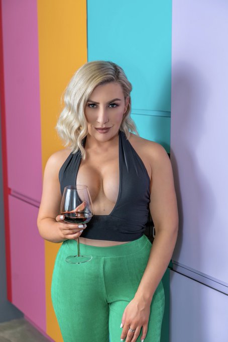 Who else loves a good red wine? 🤤 https://t.co/bxoQMAeAHs<a href="/tag/halloween"class="tags"><span>#halloween</span></a>