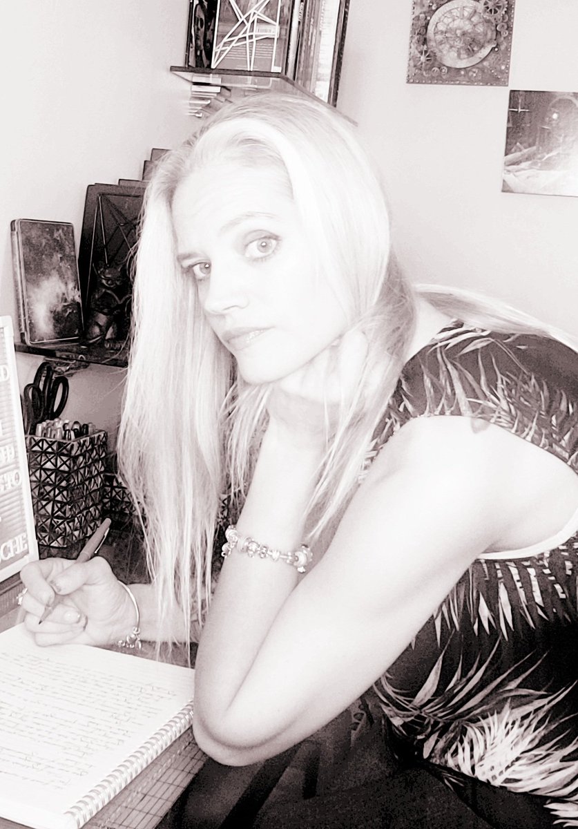 Does it look like I'm working hard? 

I'm trying to utilize every free minute I have to get some words down but the minutes go by faster than I can write.
#writerscommunity