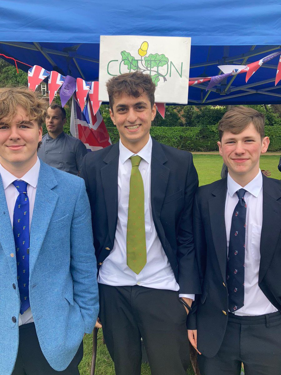 Cotton1836's tweet photo. @Cotton1836 giving day was brilliantly supported by the whole house team. Henry’s art work win Mrs Phillips’ vote for best house sign 🥇. Darrel and the house team superb as always. https://t.co/8461wCvuXm