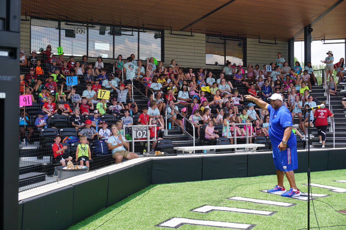 KeithDavis_98's tweet photo. Awesome day at football camp in Alabama! Inspiring kids, and encouraging them in their choices, dreams, and faith! #godisfirst #dreambig #inspire https://t.co/dkm3qNnsoo