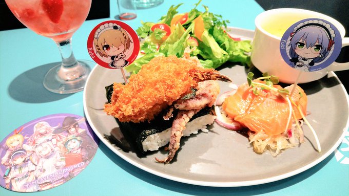 やっとヘブバンカフェ行ってこられた〜🥳メニュー悩みまくったけど推しを摂取☺️コースターも推し来たし遠巻きだけど山手線にも遭遇できた〜🥰 