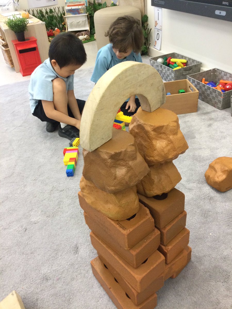 FS_WEK's tweet image. In FS1 we know how to explore, be creative, have fun and lead our play. #limitlesslearning #limitlessfun