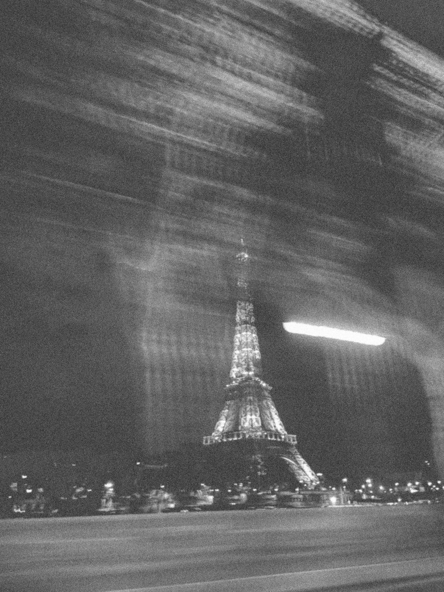 Somewhere in Paris.
#streetphotography #blackandwhite