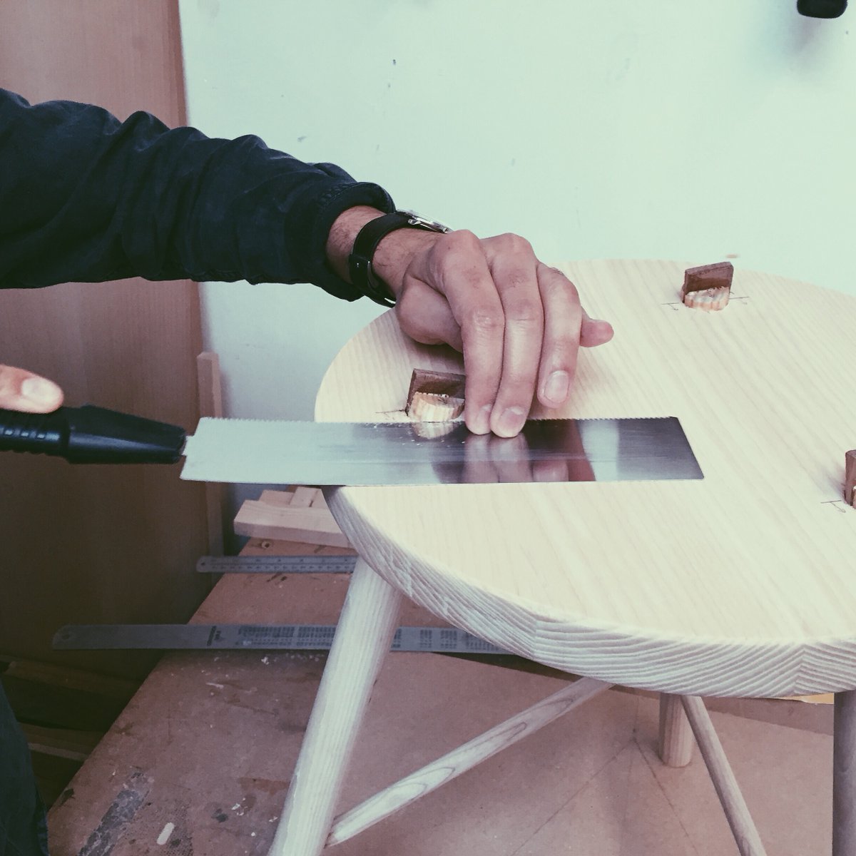 make_furniture's tweet photo. Woodwork and furniture making courses in central London. 
Join us for a day, a weekend or an evening class. Take home a hand crafted piece of furniture. 

#woodworkclasses #furnituremaking #bespoke #cabinetmaking #woodworkcourselondon #madebyhand #love #wood https://t.co/5epP4BuJI5