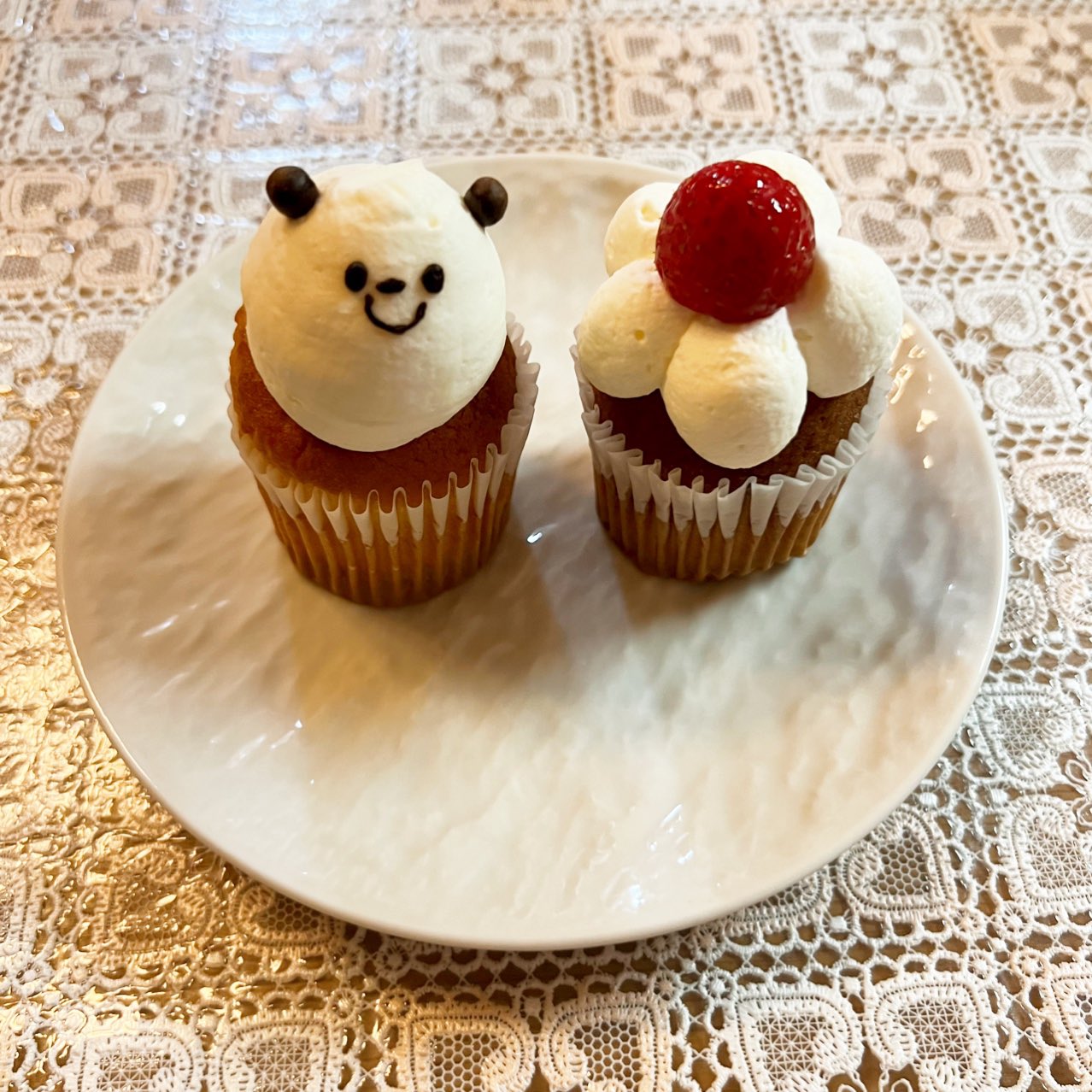 くまこ 祈願腹筋353日目 Fairycake Fair 東京駅構内 グランスタ東京の 銀の鈴 エリアにある洋菓子屋さん 手土産に良さそうな可愛いお菓子がいっぱい カップケーキは日持ちが当日中なので注意 イートインスペースもあり 観劇メシ