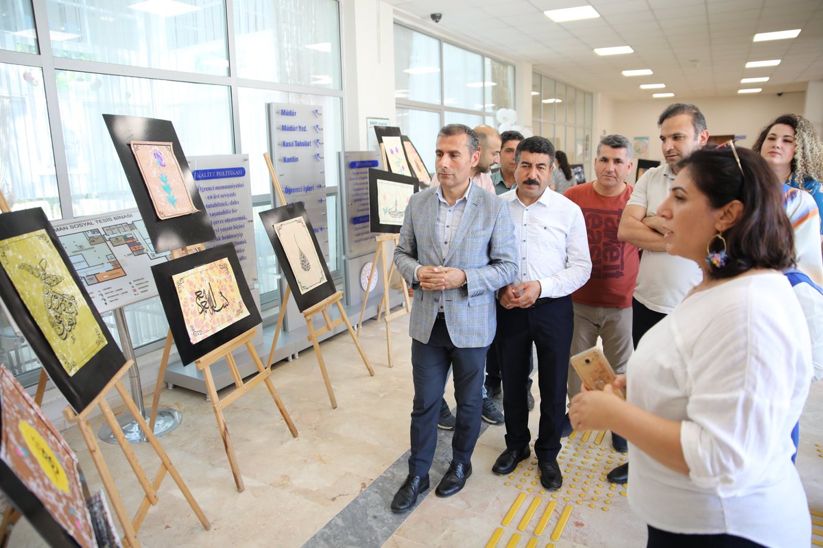 El Sanatları Sergisi Açıldı
Yıl içerisinde gençlerimize yönelik gerçekleştirilen El Sanatları Kurslarında ortaya çıkan ürünler görücüye çıktı.
Sergi açılışı İl Müdürümüz <a href="/fikretkeles02/">fikret keleş</a>  Yurt Hizmetleri Müdürümüz ve gençler eşliğinde açıldı.
#GencizBiz
#BenimYurdumGSB