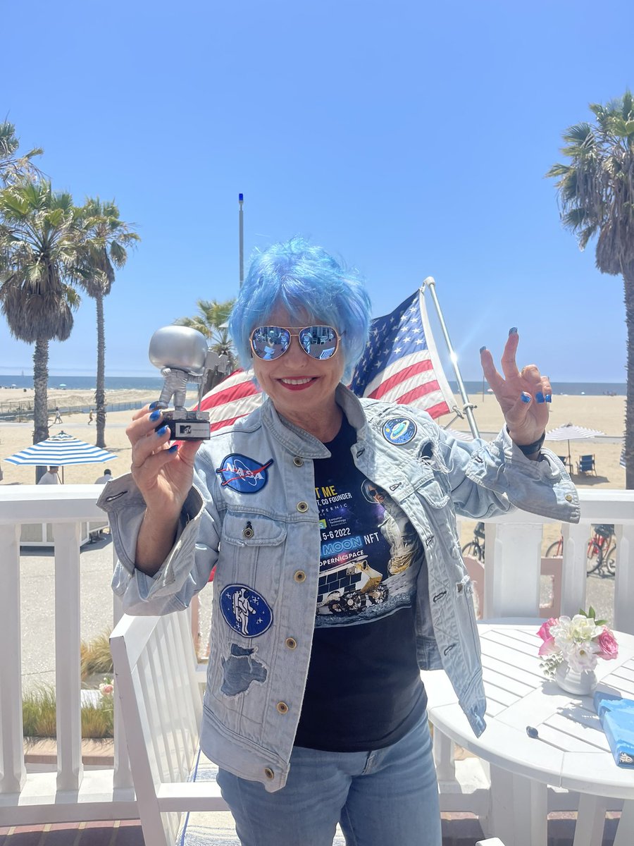 LadyRocketSpace's tweet photo. Bringing #Moon to @MTVAwards, inviting its #Moonperson award #TotheMoon with @CopernicSpace #LunarOutpost and our #NFT. Last night @ChrisEvans sent another #Space message during the #MTVAwards in his @NASA hat;we can take Music to the Moon too! sign up www.CopernicSpace,com https://t.co/Rgi0ZQakcV