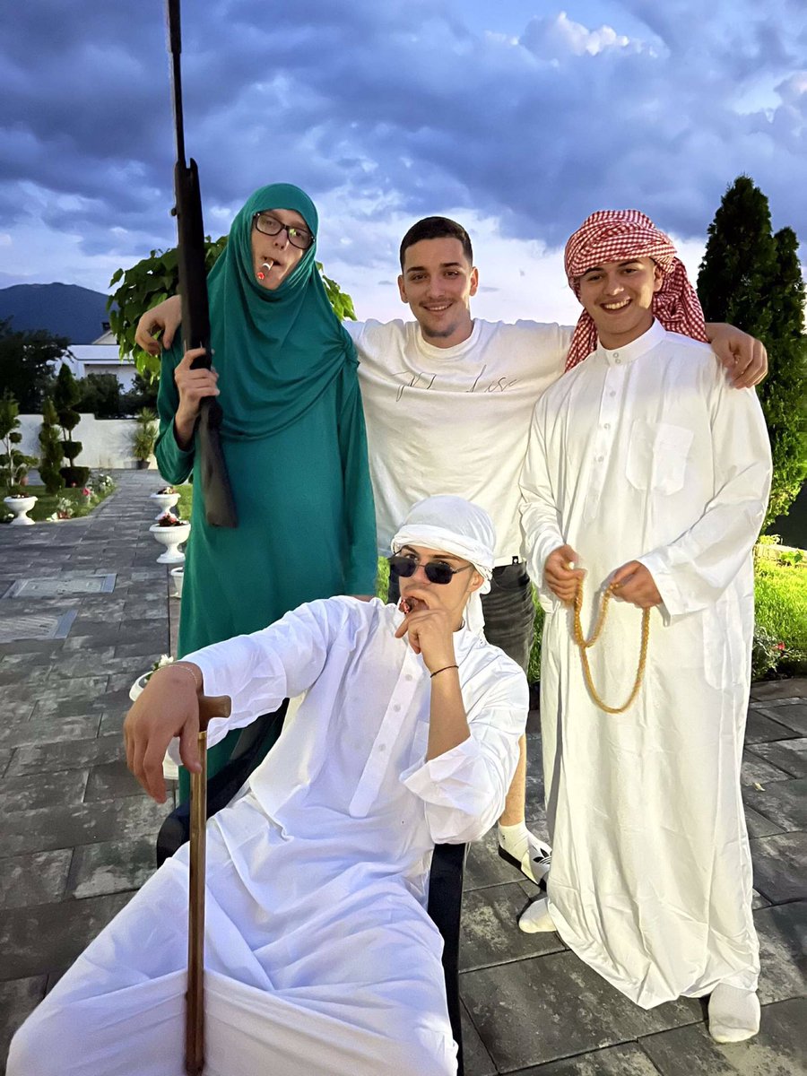 DiiJoN1's tweet photo. Ak.Sheikat😂🔥 https://t.co/9YAXZV58D5