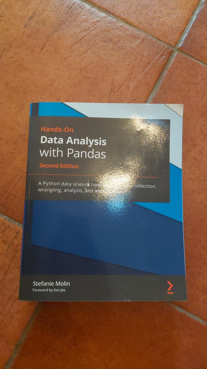 shoyip's tweet photo. also huge thanks to @StefanieMolin for the great workshop on #dataviz w/ #pandas, #matplotlib, #pyplot and #holoviz and for the very kind gift 😍 to better code! https://t.co/6zWjX4Ozwo