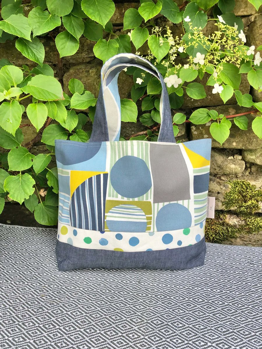 Made from little off cuts and the base is an up cycled coat- using little bits and repurposing is what I love to do! 😃♻️#ecofriendly #MHHSBD #earlybiz

buff.ly/3Q5TQgb