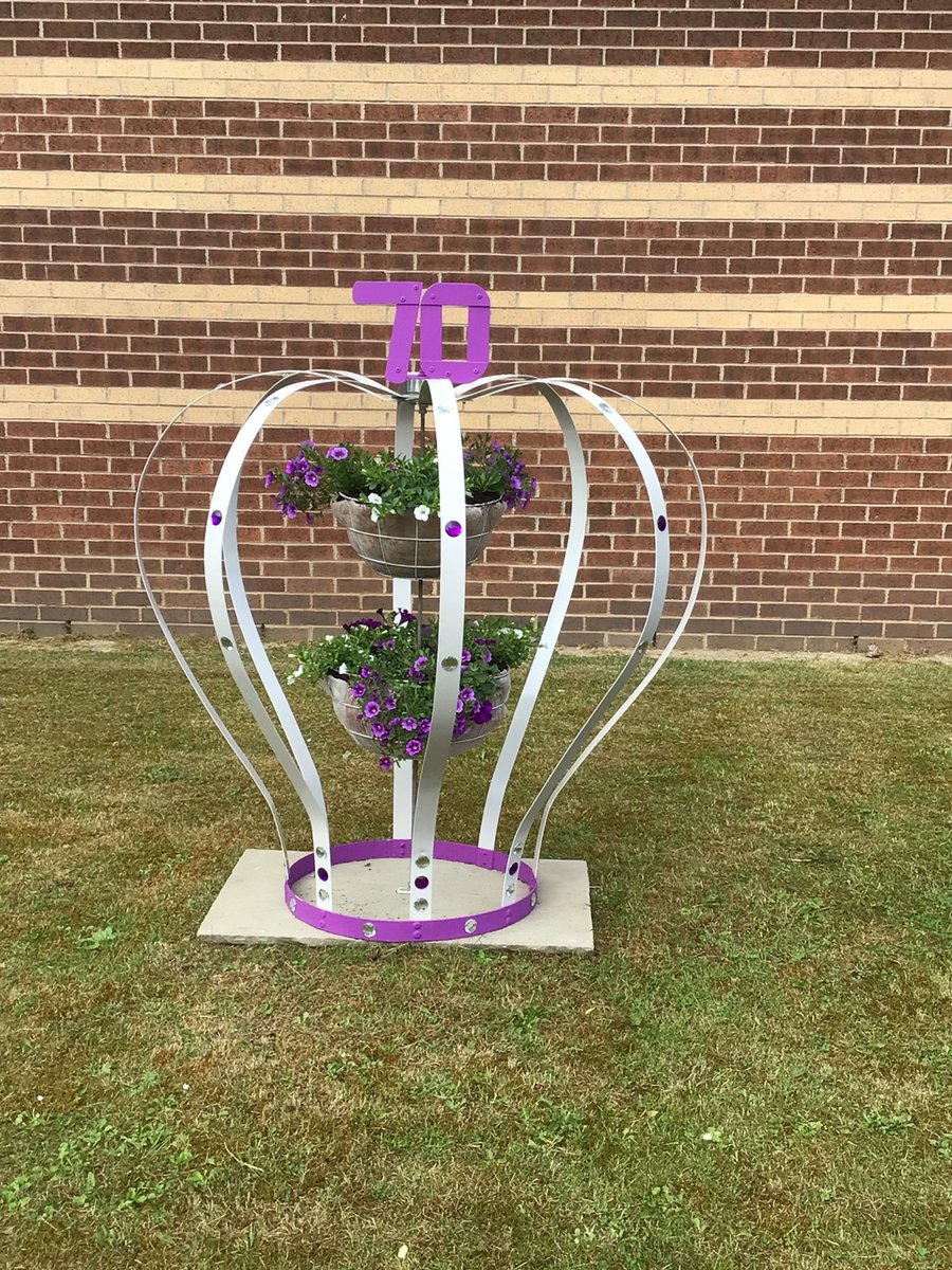 HMP Humber - Jubliee One of the various flower arrangements, prisoners and staff designed for the Jubliee @HMP_Humber.