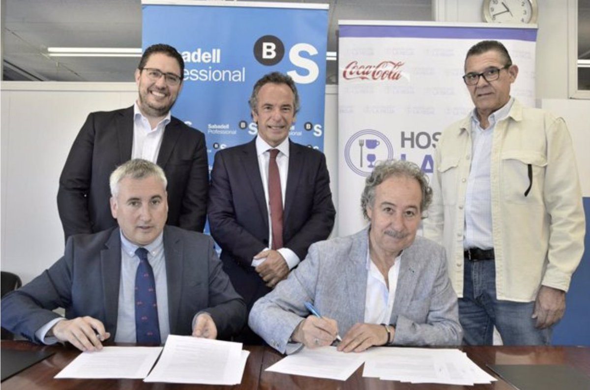 sabadellprensa's tweet photo. #SabadellProfessional | @BancoSabadell y Hostelería Riojana de la FER (@empresa_rioja) firman un acuerdo de colaboración para la financiación y el crecimiento del sector turístico https://t.co/mwWRCv7awT vía @europapress #NextGenerationEU https://t.co/UsRqu4g5mh