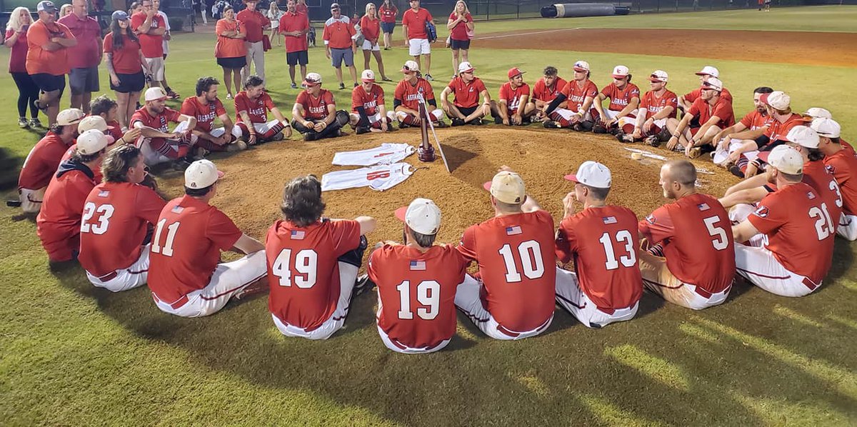 Mattiabrescian6's tweet photo. The LaGrange Panthers went 44-9, won a fifth straight conference title, won a regional, won a super regional, and went 2-2 in the World Series. It was an extraordinary team and an awesome group of players. Congrats Panthers, and thanks for the memories. You guys are the best. https://t.co/mONQl9v6hg