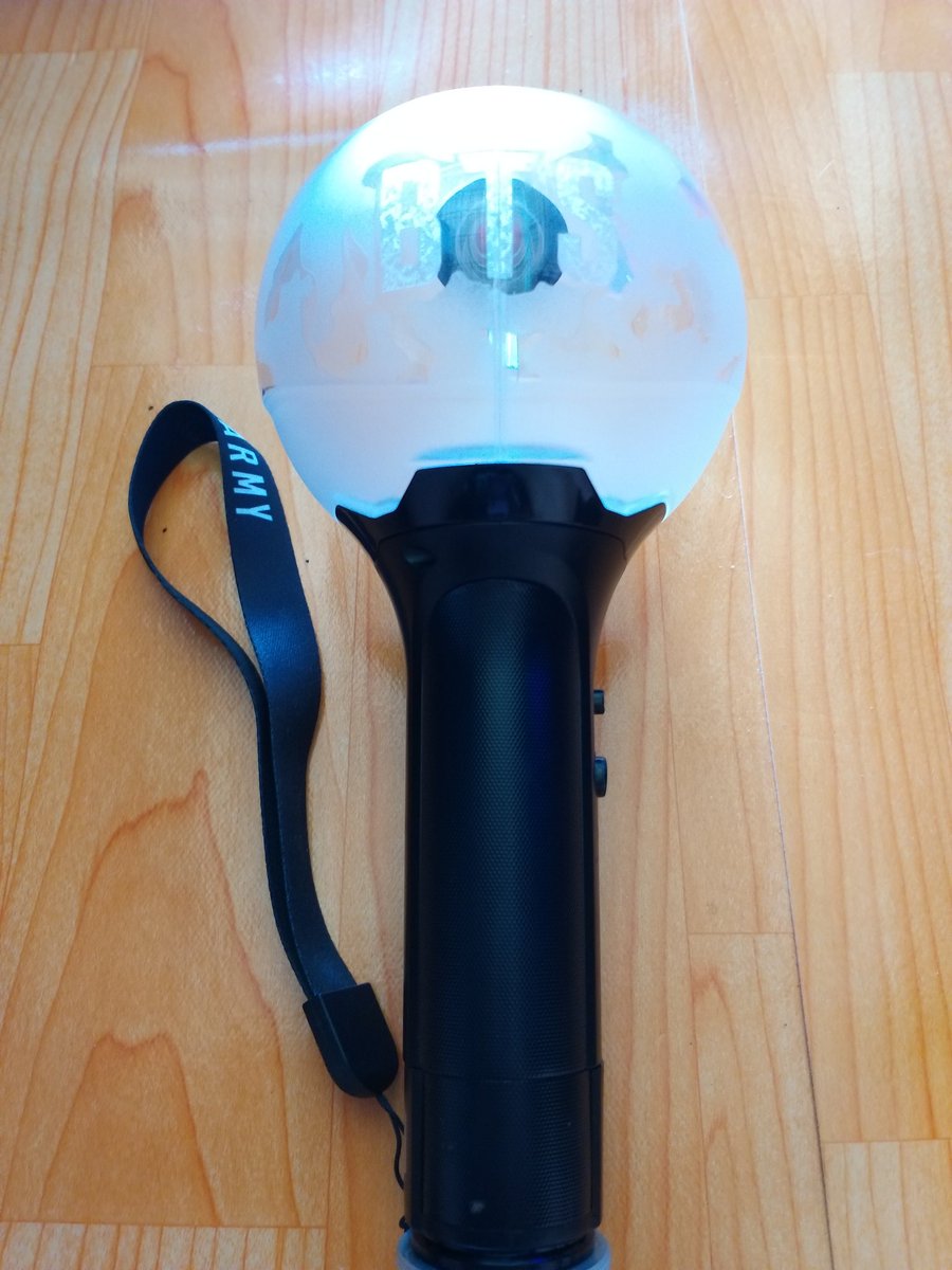 💓💓ขายต่อ แท่งไฟ BTS ver.3
ใช้แค่ครั้งเดียว
ราคา 500 บาท 
ของมีแค่แท่งไฟกับถุงนะคะเตง ที่เหลือหายไปไหนไม่รู้TT 
สนใจ DM มาเลยน้า
#แท่งไฟbts #ตลาดนัดบังทัน #ตลาดนัดBTS #แท่งไฟ #ตลาดนัดมือสอง #ปล่อยของสะสมบังทัน #ปล่อยของสะสมbts