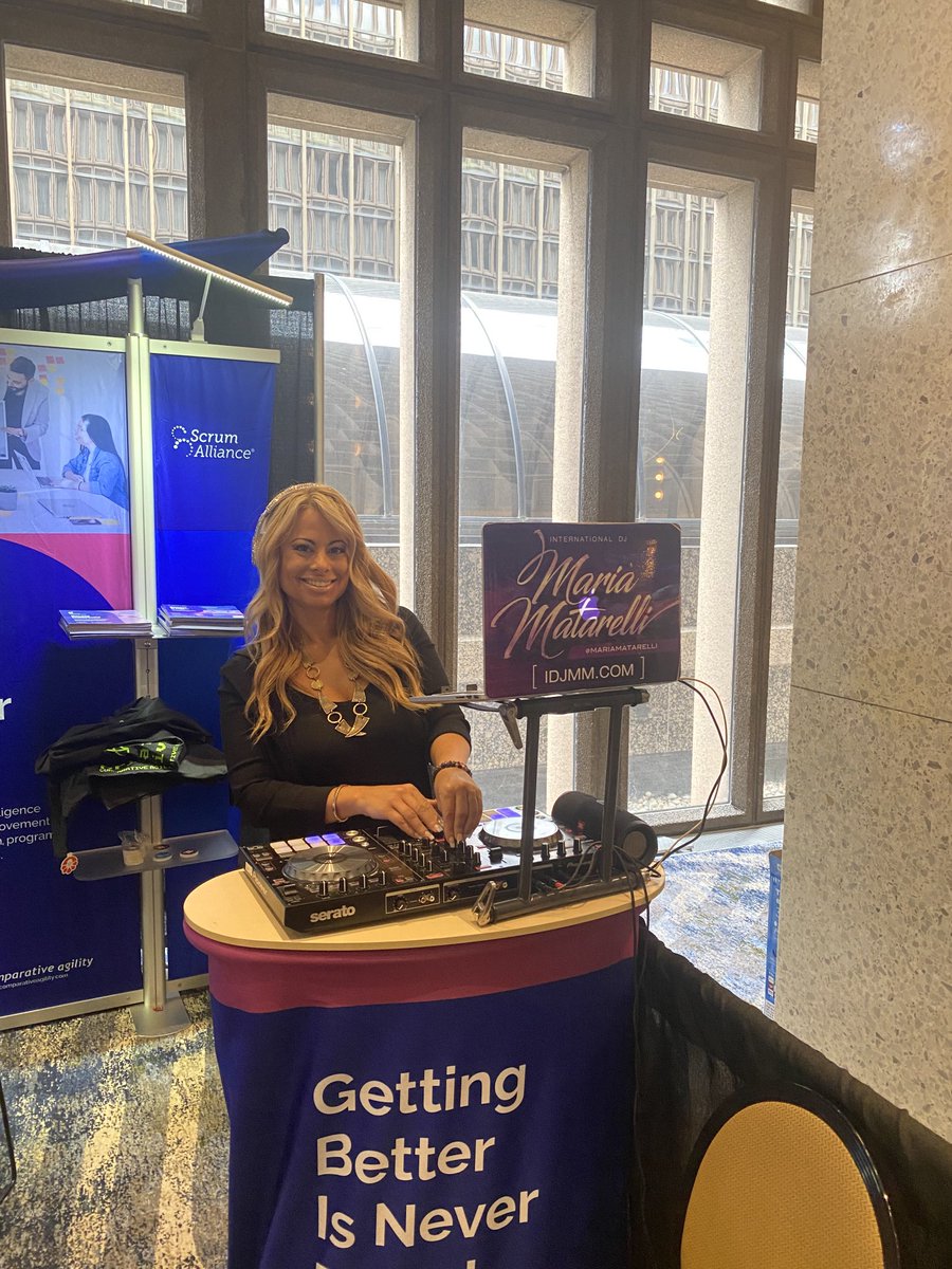 ⁦<a href="/MariaMatarelli/">Maria Matarelli</a>⁩ spinning up the #gsgden22 Scrum Gathering in Mile High City ⁦<a href="/ScrumAlliance/">Scrum Alliance</a>⁩