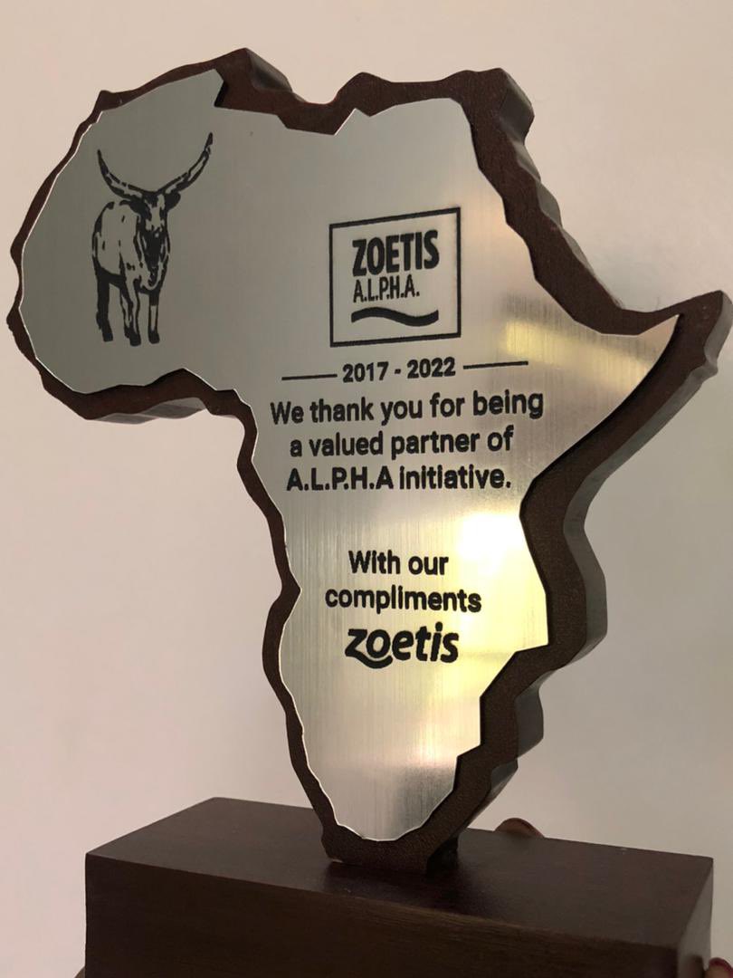 MsingiLtd's tweet photo. The team at Msingi Poultry Ltd is grateful for the recognition by @Zoetis and the team that delivered the plaque and certificate. We look forward to years of working together. @JuliusKabug https://t.co/HR4waLE0me
