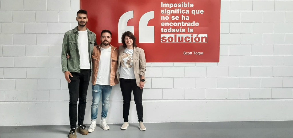 .<a href="/MariaMedranoPhD/">María</a>, Mª Victoria Fernández, Emiliano Miranda y Jon Etxarte conforman el equipo promotor de Zaindu, finalista de los #PremiosInÍciate.