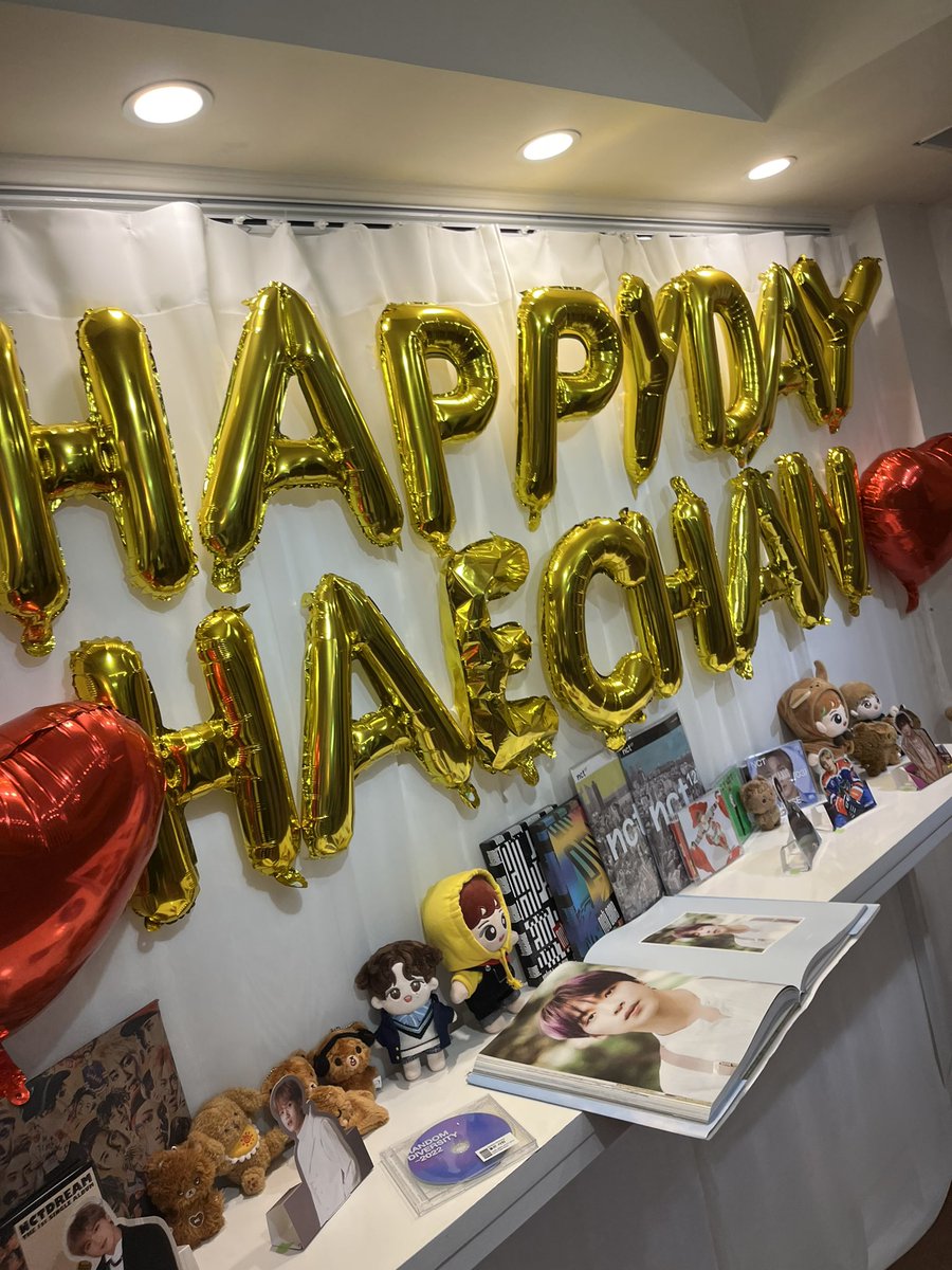 sunflower__6563's tweet photo. 📍카페 비비드

카페 내부가 너무 아기자기하구 예뻤어요 🥺
제가 선택한 해찬라디오의 특별 게스트도 눈에 담구🫶 이곳저곳 너무 예뻐서 눈을 뗄 수 없었던 카페!!!! 럭드는 4등 5등 해서 부채 델구왔지요 
#35_5MHz_withFS
#썬디와_함께한_37_5MHz
#썬디에게_보내는사연 https://t.co/bsOqe3E5ia
