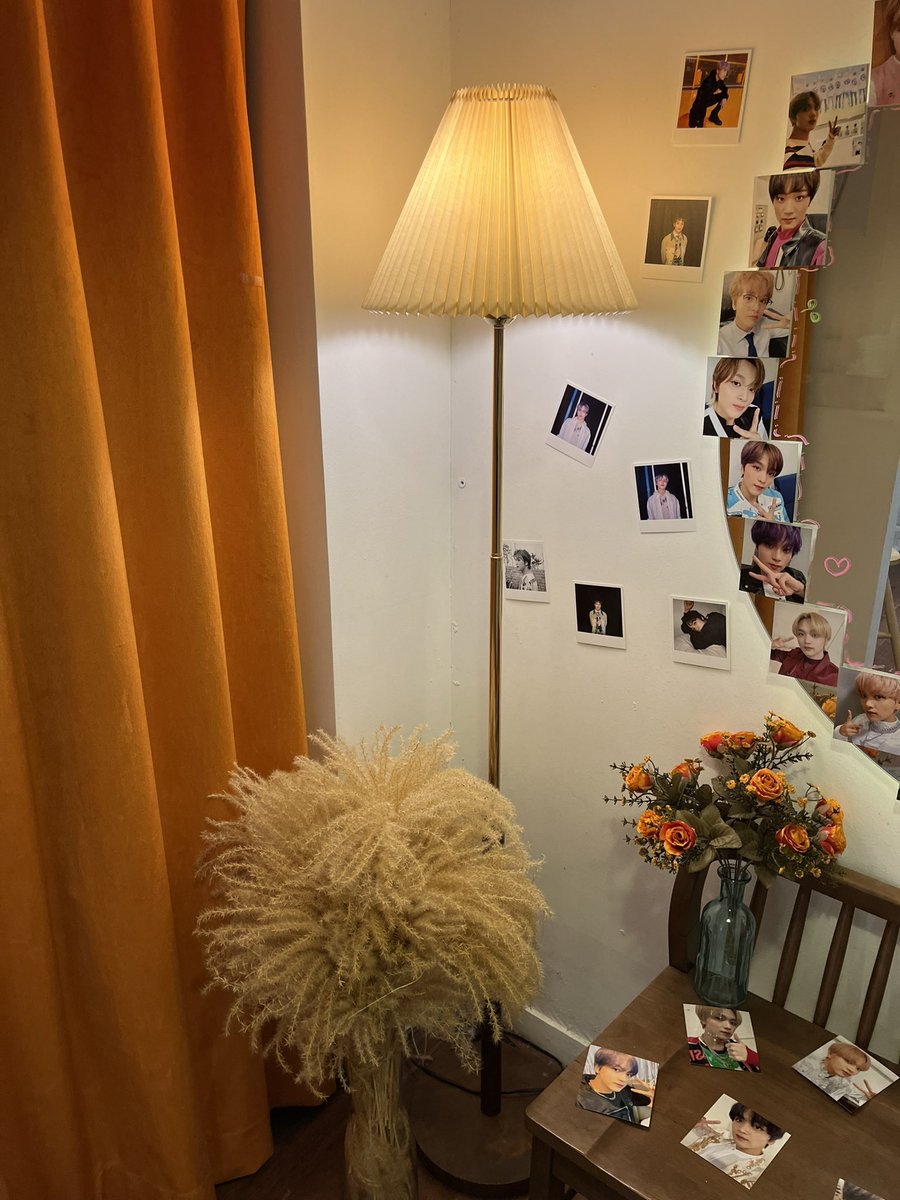 sunflower__6563's tweet photo. 📍카페 비비드

카페 내부가 너무 아기자기하구 예뻤어요 🥺
제가 선택한 해찬라디오의 특별 게스트도 눈에 담구🫶 이곳저곳 너무 예뻐서 눈을 뗄 수 없었던 카페!!!! 럭드는 4등 5등 해서 부채 델구왔지요 
#35_5MHz_withFS
#썬디와_함께한_37_5MHz
#썬디에게_보내는사연 https://t.co/bsOqe3E5ia