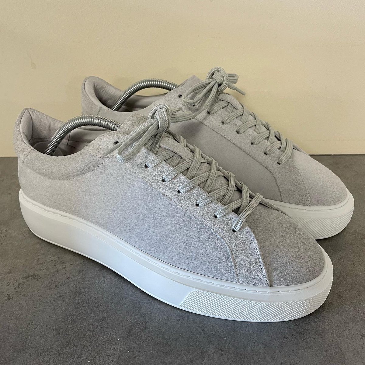 Nothing worse then waking up after a night out, looking down at your trainers and thinking you’ve ruined them.

Don’t worry, we got you 👊🏻