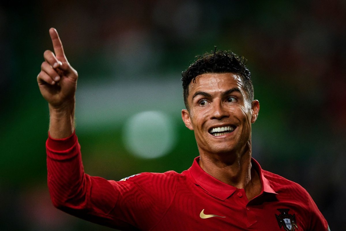Footballtweet's tweet photo. 🎙️ Cristiano Ronaldo: "My father always taught me that when you help others, God gives you double. And that's what really happened to me. When I helped people in need, God helped me even more." https://t.co/9HCYWHFWYO