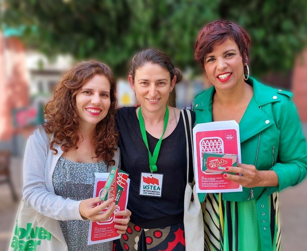 usteaeducacion's tweet photo. En el #DebateRTVE @_JuanEspadas, @InmaNietoC y @TeresaRodr_ recogieron nuestras reivindicaciones:

#BajadaDeRatioYaXLey
#NiUnaClaseMenosEnLaPública

Esperamos que cuando lleguen al Parlamento, no olviden la @ILPABajadaRatio y la defensa de la #EducaciónPública https://t.co/Rwy9SnNUA2