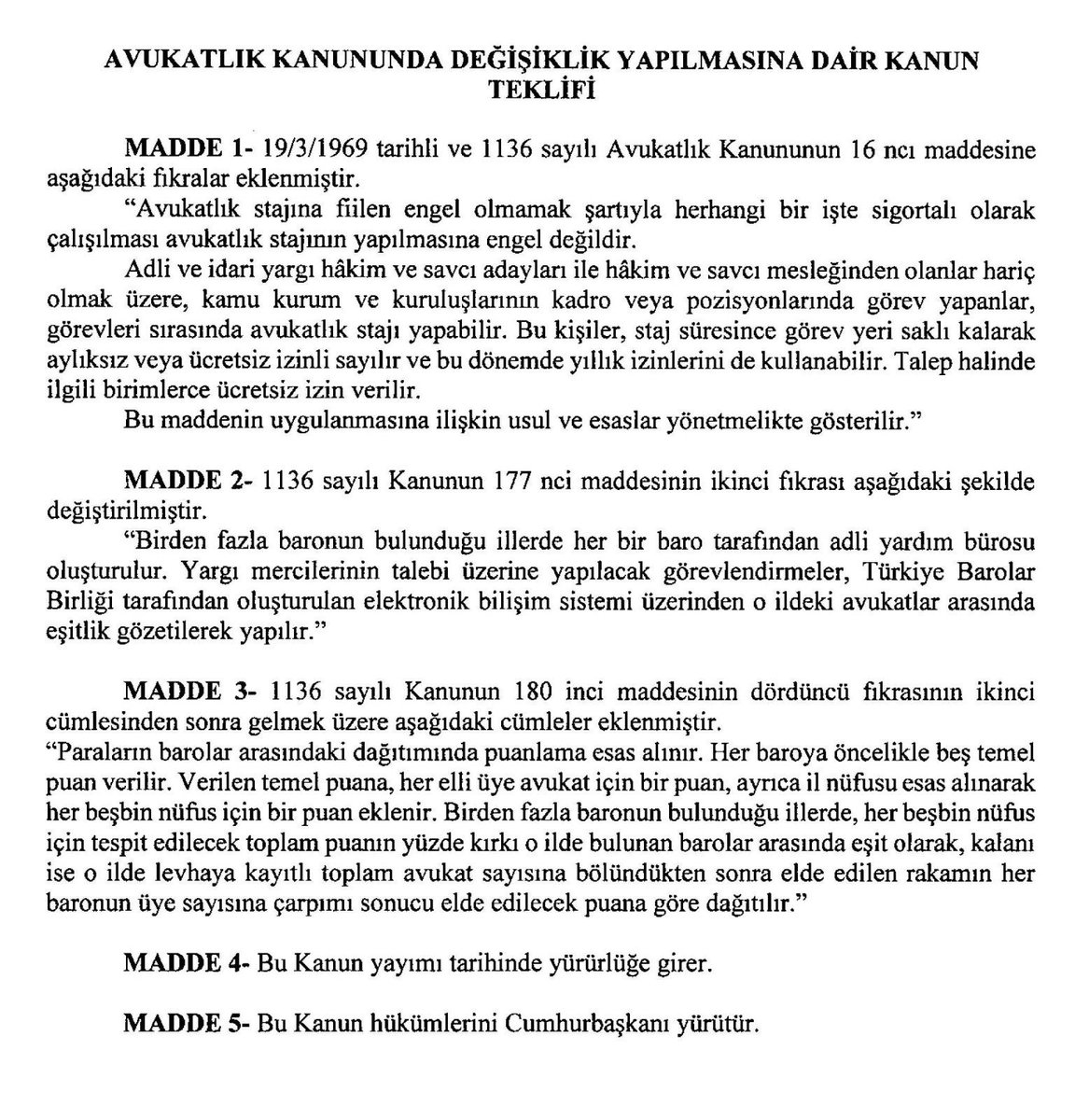 tcakben's tweet photo. Artan enflasyon şartlarında avukatlar ekonomik zorluk yaşarken,duruşma sıralarında saatlerce beklerken, mesleklerinden dolayı yaşam hakları ve beden bütünlükleri tehdit altındayken avukatlık kanunundaki değişikliğin kamuda çalışanların naylon staj yapabilmesi olmamalıydı. https://t.co/fWBsOsLvTe