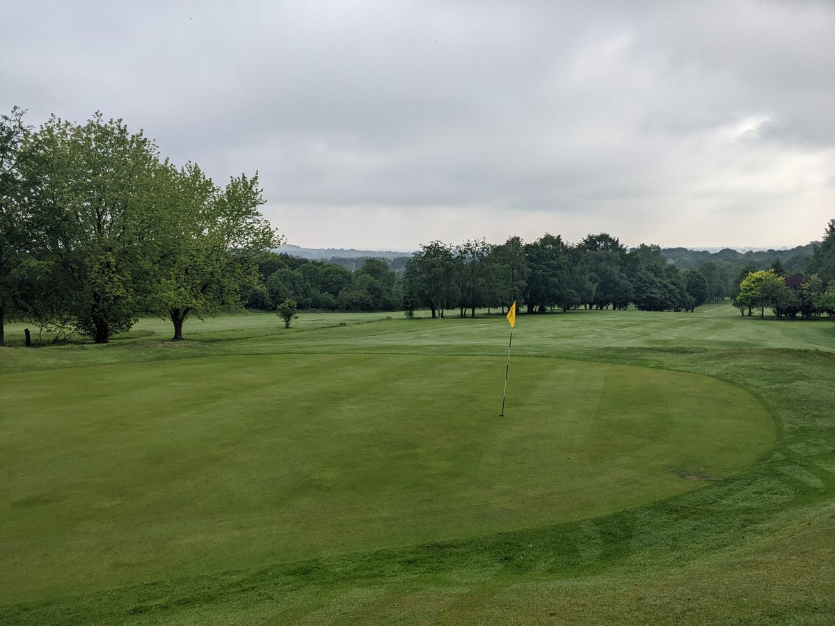 LickeyHillsGolf's tweet photo. New blades fitted to greens mower , so a much sharper , cleaner cut today , the hills are looking lovely although a little rough around the edges , all you need are hickory shafts 😁⛳⛳🏌️🏌️ #golfer #gokf #golfmates #naturalgolf https://t.co/1alVXSTWEz
