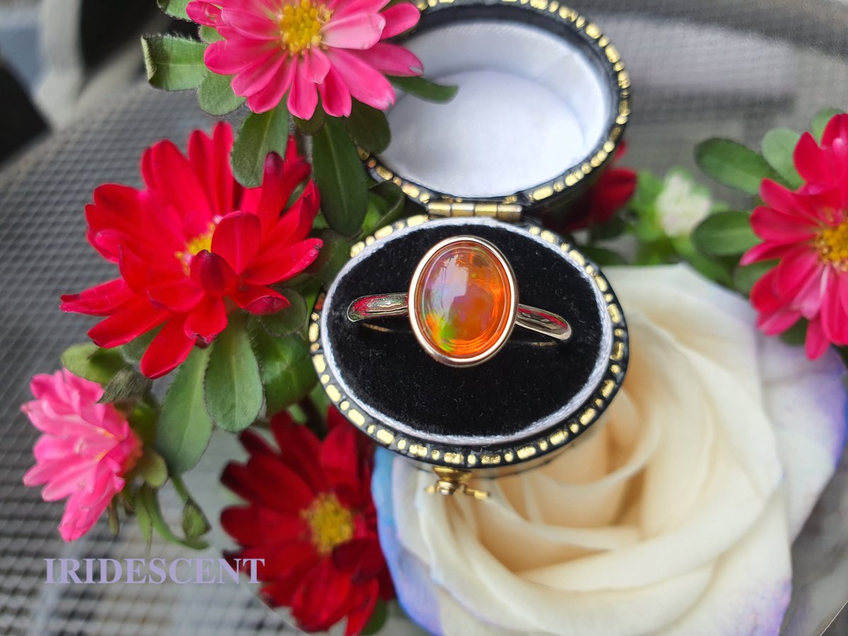 Iridescent_sf's tweet photo. 𝓜𝓮𝔁𝓲𝓬𝓸 𝓞𝓹𝓪𝓵 𝓻𝓲𝓷𝓰 💍
 𝓢𝓲𝓵𝓿𝓮𝓻 /𝓦𝓱𝓲𝓽𝓮 𝓖𝓸𝓵𝓭

샴페인 골드에 세팅했던 샘플과 달리
요청주신대로 실버에 화이트 골드 버젼으로 제작했습니다❣️
화이트로 제작해서 파이어 오팔의 색감 이 더 잘 보이는 효과가 있답니다🤍 https://t.co/dtScwarZlt