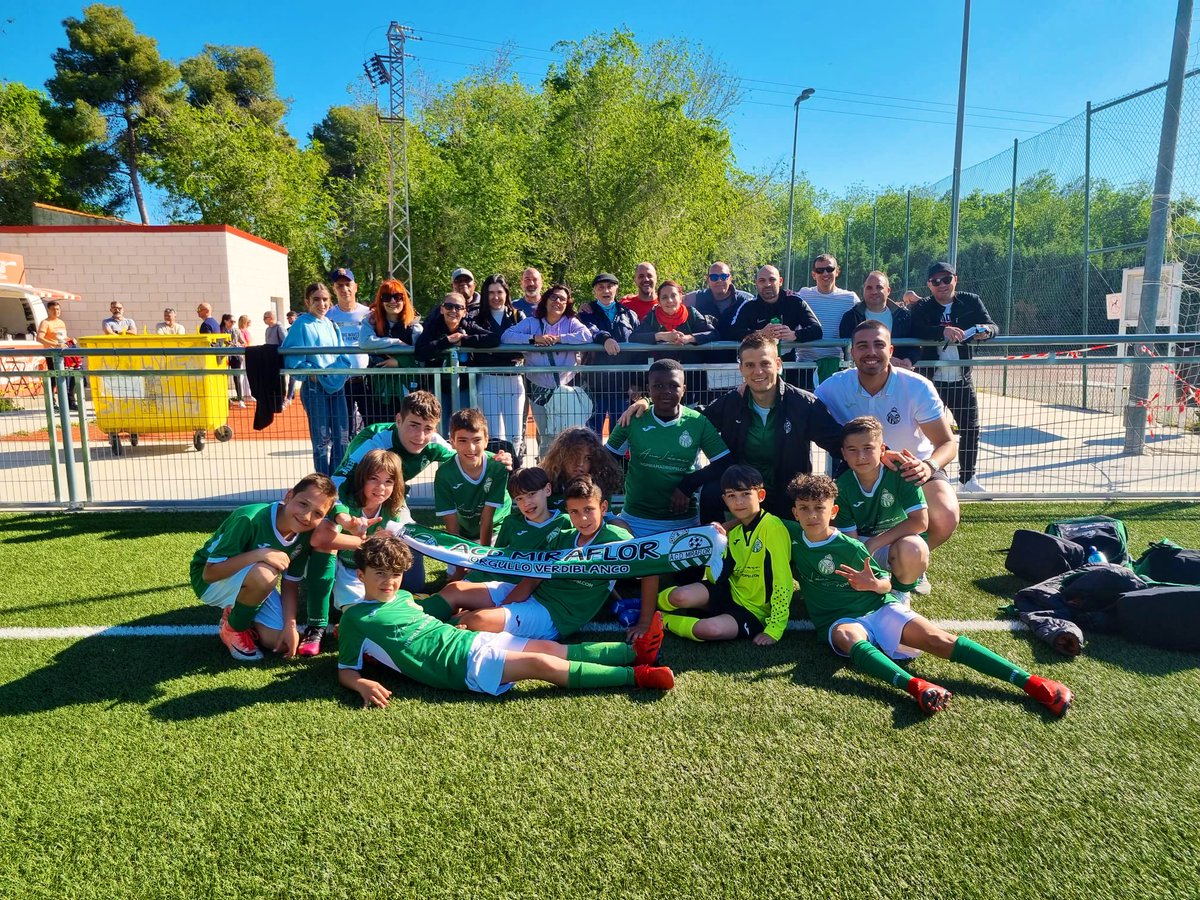 edusc_12's tweet photo. Se acabó la temporada, gran grupo, diferentes momentos vividos con ellos, muy buenos y menos buenos, pero siempre con ellos. Orgulloso del progreso y esperando poder darles un poquito más la próxima temporada. https://t.co/8WOGLl1eTS