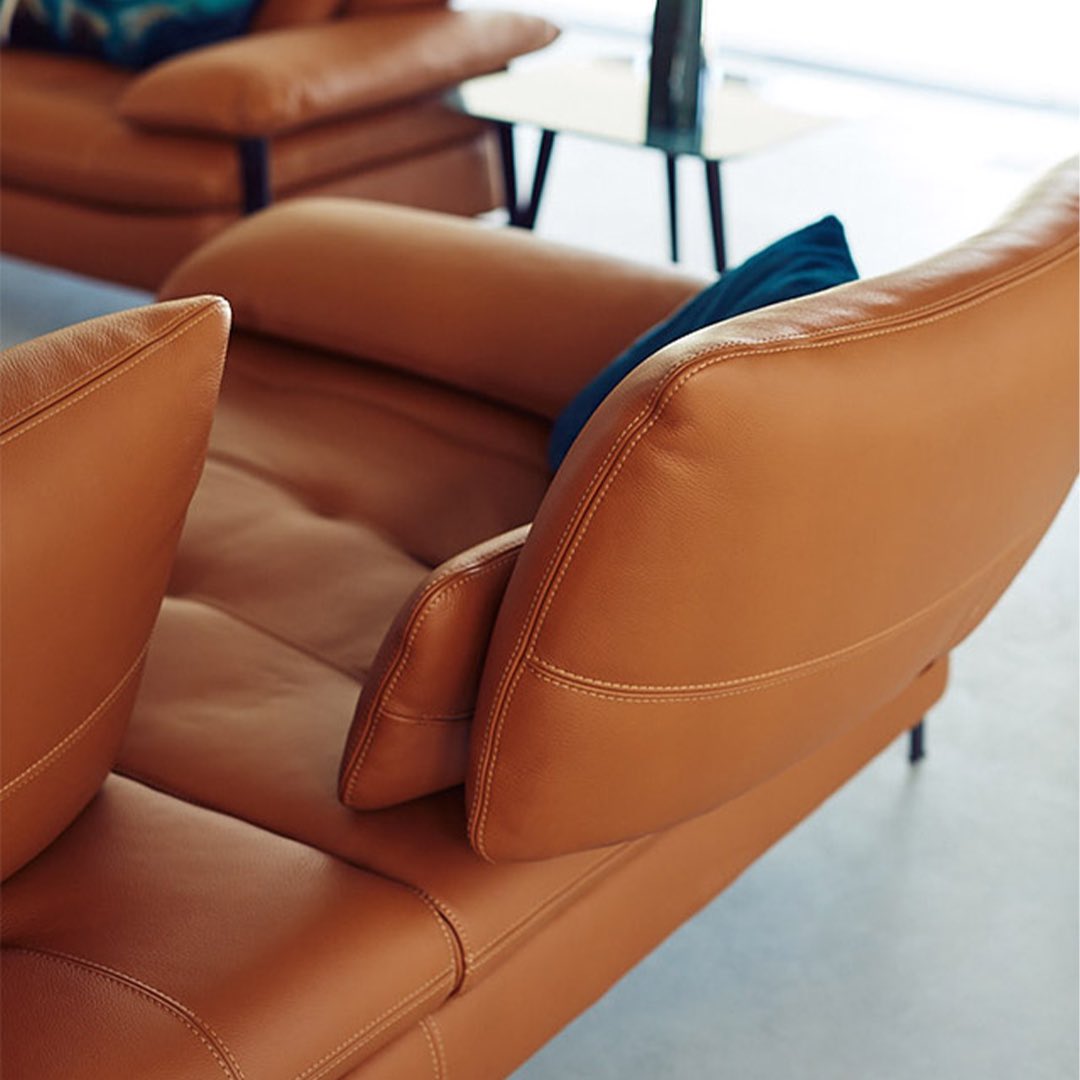 The SEQUENCE sofa offers supreme comfort and timeless style with its soft lines and deep double back.

It will sublimate any contemporary interior. 

Sacha Lakic for @rochebobois

#sachalakic #rochebobois #sofa #furnituredesign #moderndesign #instadesign #interiordesign