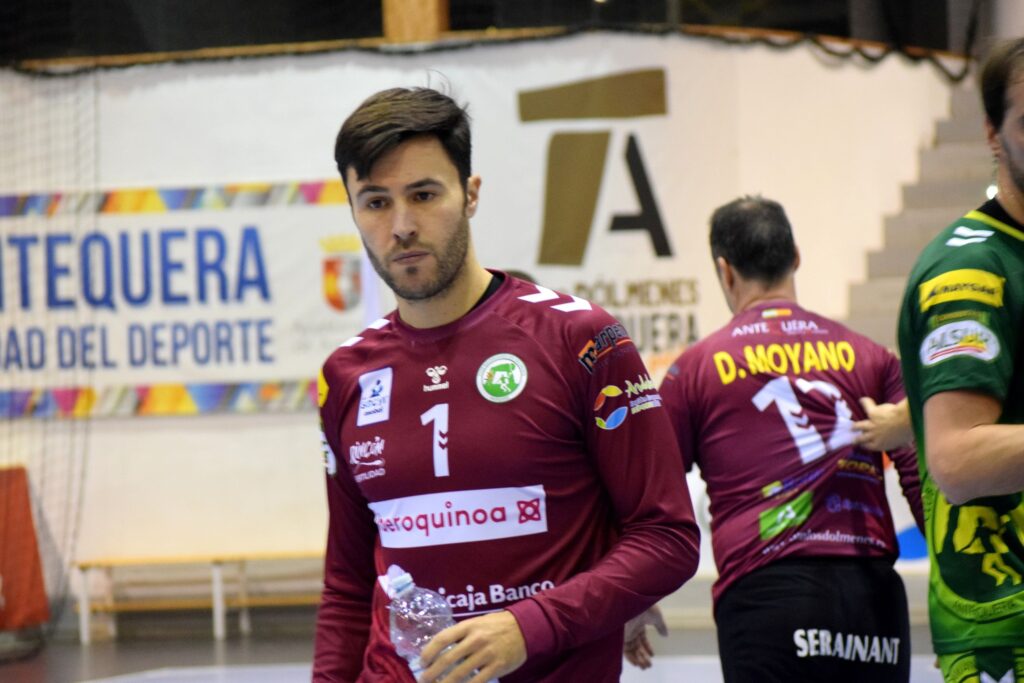 #ComunicadoOficial: 

🖐🏼🦵🏼 <a href="/FranAlarcon_12/">Fran Alarcón</a> seguirá defendiendo la portería del @IberoquinoaABM 🤩

➕ℹ️ Todos los detalles en la web 👇🏻
bmlosdolmenes.es/2022/06/07/fra…

#somosdebalonmano
#UnMismoCorazonVerde
#AndaluciaRegionEuropeaDelDeporte