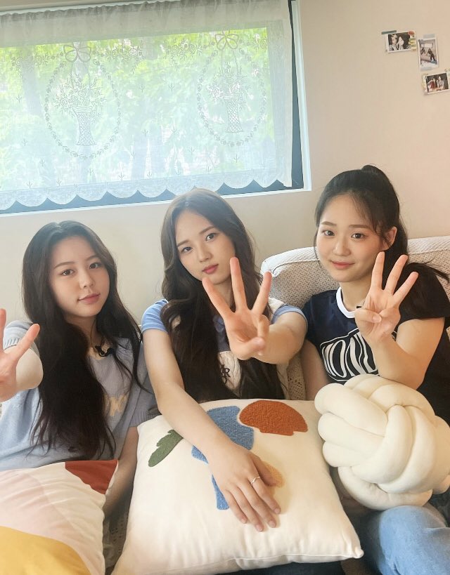 jeonghyerins's tweet photo. welcom jiwoo!! Im so excited about her moving into the HAUS 💗🤗

#TripleS #leejiwoo https://t.co/BPXcCMCmEy
