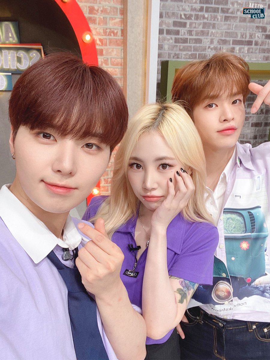arirang_ASC's tweet photo. [MC]
⠀
최상급포도 배달 🍇💨
⠀
@jiminpark07 @CRAVITYstarship @TO1_offcl https://t.co/DJhMAeuGg1