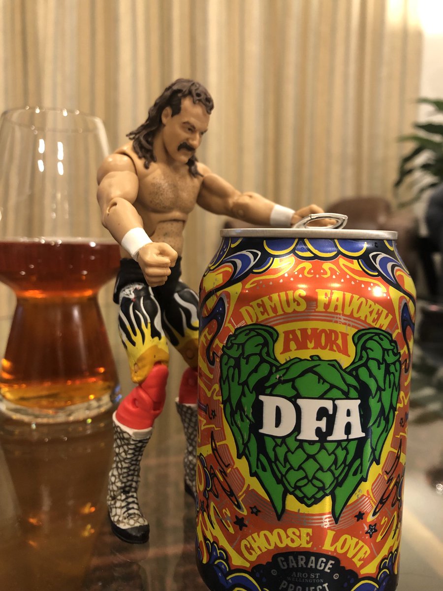 My Jake “The Snake” Roberts action figure (not toy) grapples my DFA, poured in honour of ⁦<a href="/beerlytweeting/">Neil Miller</a>⁩ who everyone farewelled so warmly today.