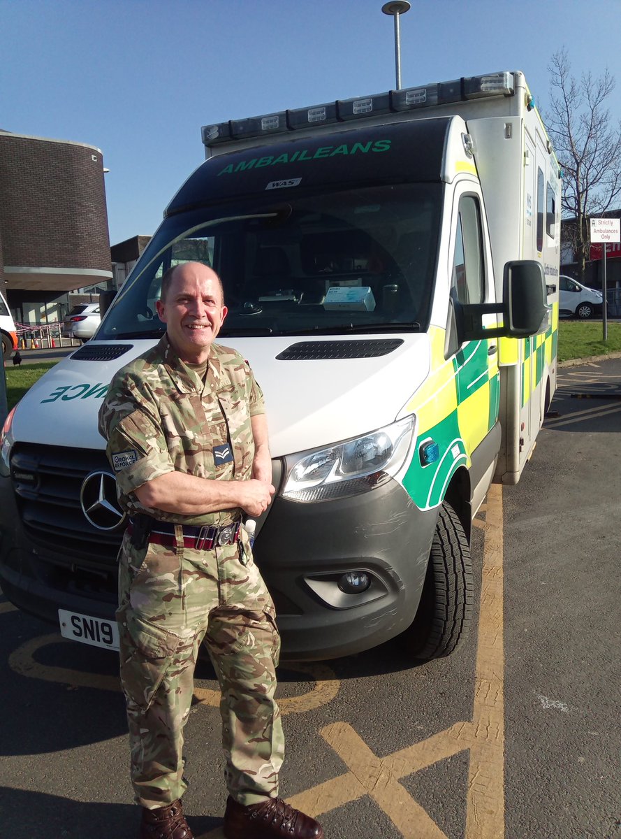 606Sqn's tweet photo. Congratulations to all those recognised in The Queens Birthday Honours List. Our own Cpl Mark Jenkinson was recently the recipient of the The Worshipful Company of @Lightmongers Award for Excellence for his work supporting the @Scotambservice during theCOViD Crisis #NoOrdinaryJob https://t.co/Snobj0Eoim