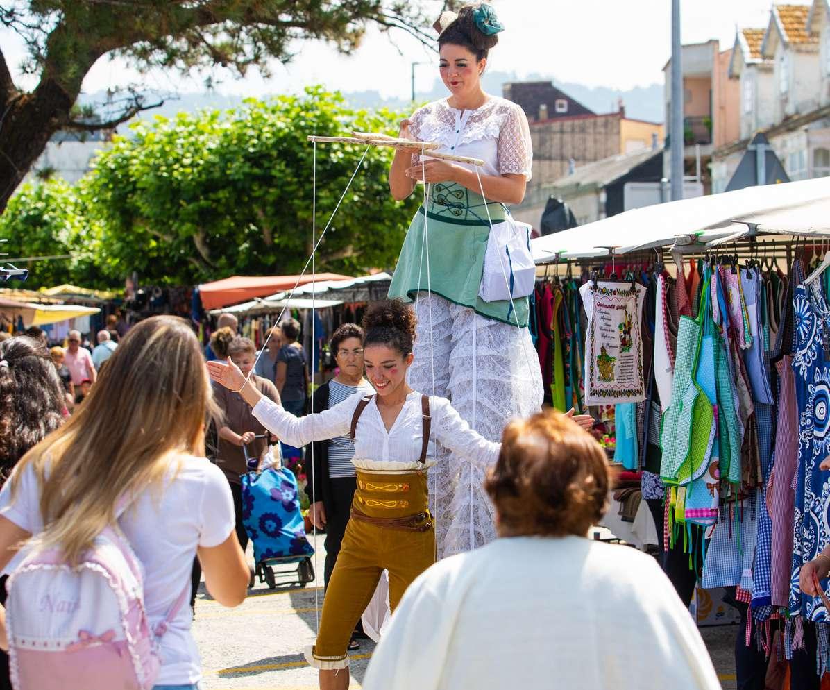 ComercioStgo's tweet photo. 🌟 O xoves arrinca Prima 22, a festa do comercio en Compostela, e seguimos coas presentacións de artistas:
* Le BarLuthier
* Magin Blanco
* Mekanika Rolling Band
* Um Sincero Pinchacumbias
* Animacreques
🌼 Programa completo: https://t.co/HFscg4lRl3
#prima22 #eumercoaqui https://t.co/V99gWrTdqJ