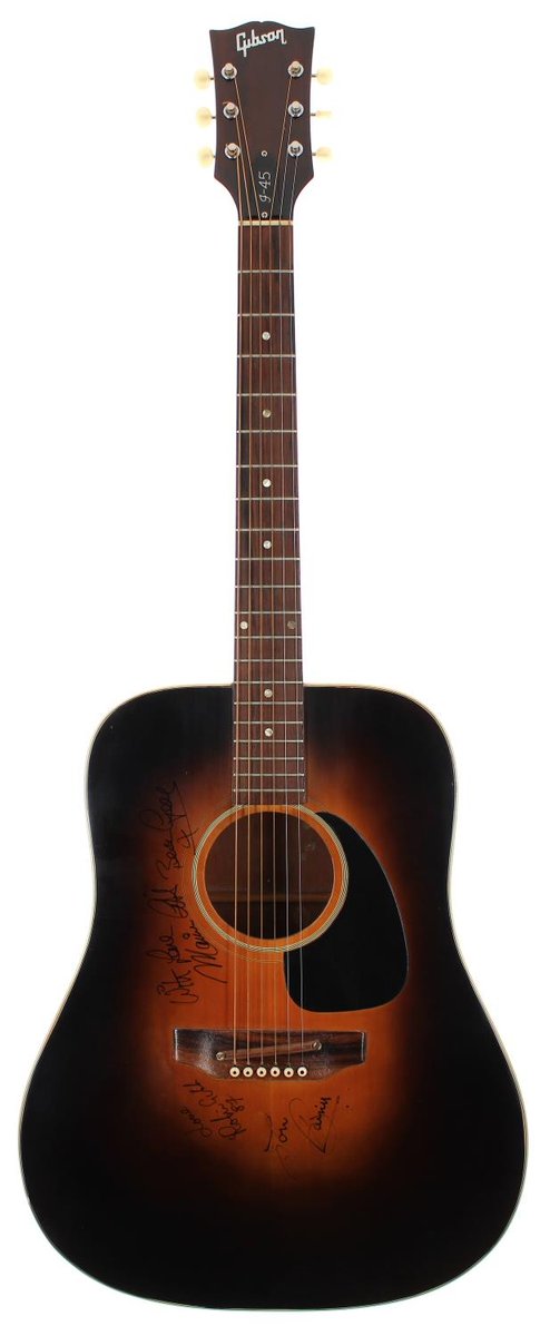 bgscucumbercas1's tweet photo. Wow!!! Ok, who is going to donate the funds to me so that I can get this?!! So what I don't play... it's gorgeous!! And signed by all 3 #BeeGees!! #MauriceGibb #BarryGibb #RobinGibb #AcousticGuitar #Auction #JiveTalking
https://t.co/8H88DhP9Mi https://t.co/6GkGfpJYsP
