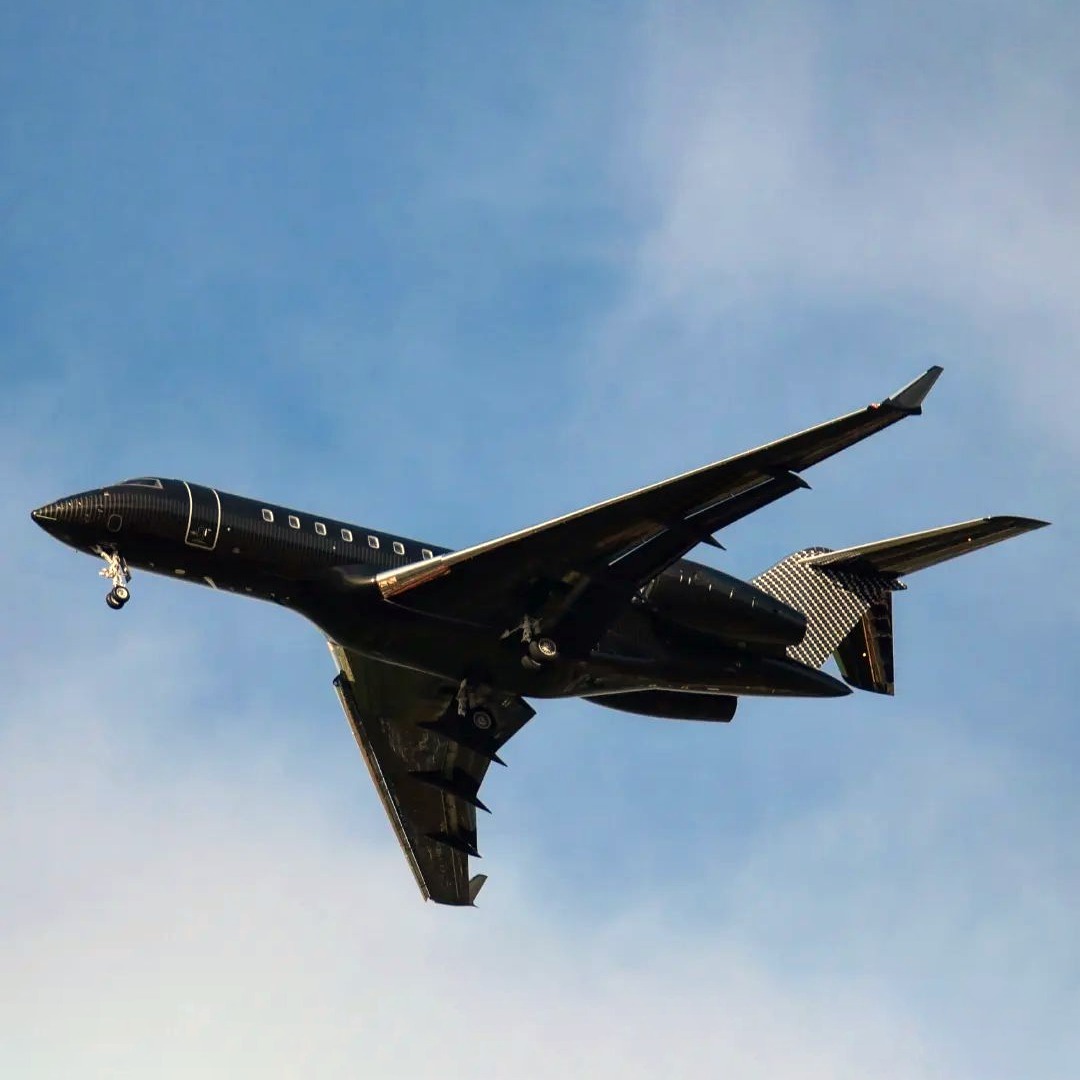 The #Global5500 is equipped with the perfect combination of range, speed, field performance and smooth ride.

#businessjets #corporatejets #avgeek #bizjet