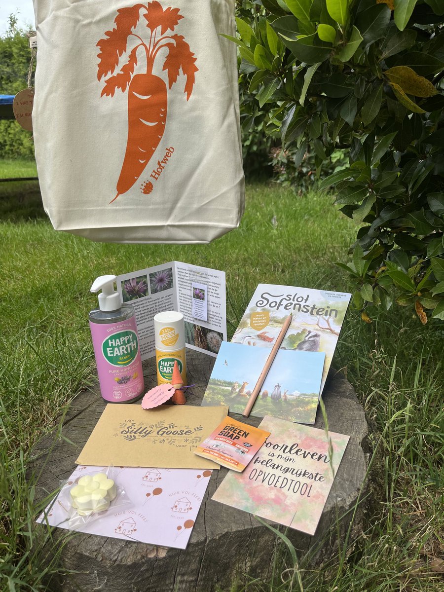 Wil je ook kans maken op deze mooie giftbag? Het enige dat je hoeft te doen is entreekaarten in de voorverkoop te bestellen. Je maakt dan automatisch kans op 1 van de 150 tassen. moenfestival.nl/tickets-kopen #moenfestival #11juni2022 #bewust #duurzaam #natuurlijk #samen #fairtrade