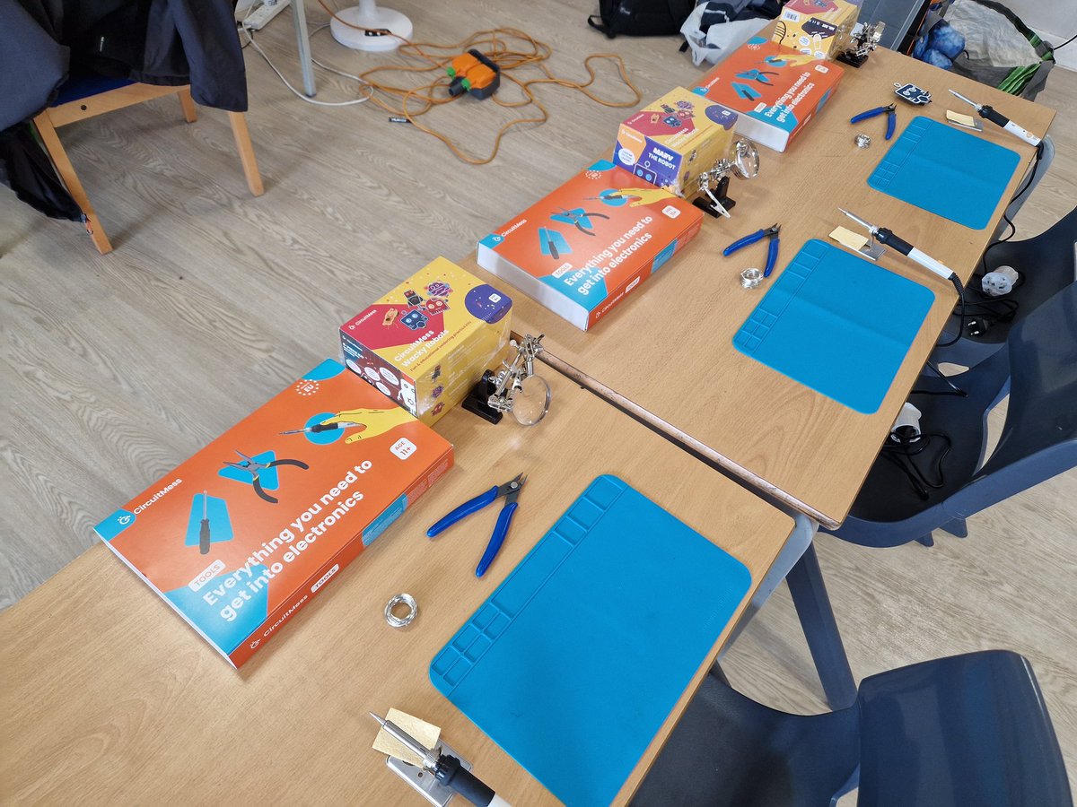 jonathonsimons5's tweet image. Ready for soldering!  Club ready to go.
#codeinventorz #CircuitMess #VEXRobotics #STEMClubs