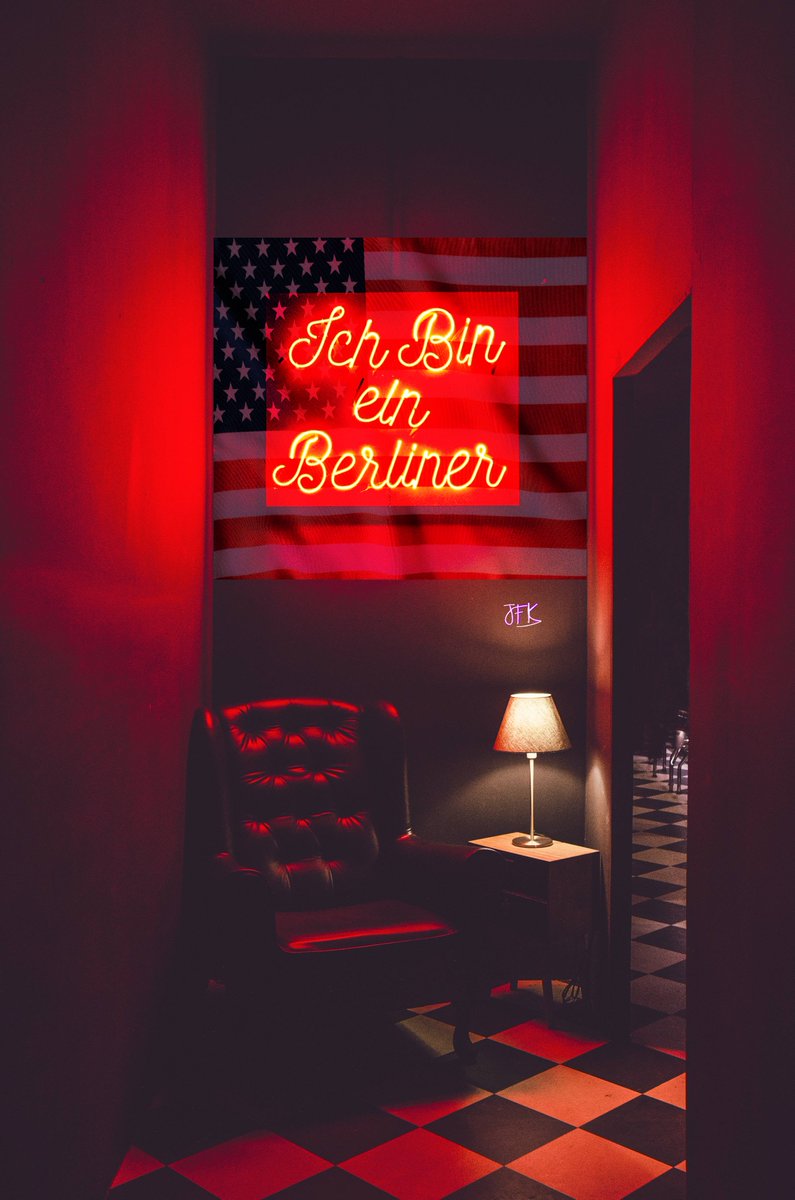 TonoDoVaz's tweet photo. Neon Collection: World History....
#NFTCommunity  #NFTs https://t.co/hGTsI61SKW