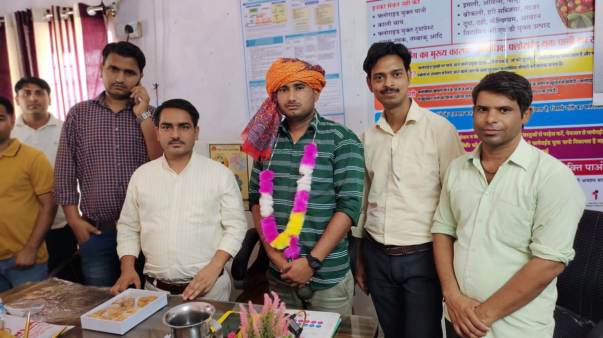 RanjeetCrickter's tweet photo. नेपाल जाने से पहले #राजकीय चिकित्सालय कैमरी में प्रिय मित्र डॉ. प्रेम सिंह गुर्जर एवं डॉ सुरेंद्र हरषाना जी प्यार और सम्मान के लिए हार्दिक आभार । प्रेम सिंह जी और स्टाफ का बधाई देता हूं जो लगातार गांव में अपनी सेवाएं दे रहे है । https://t.co/rMgvpklJkM