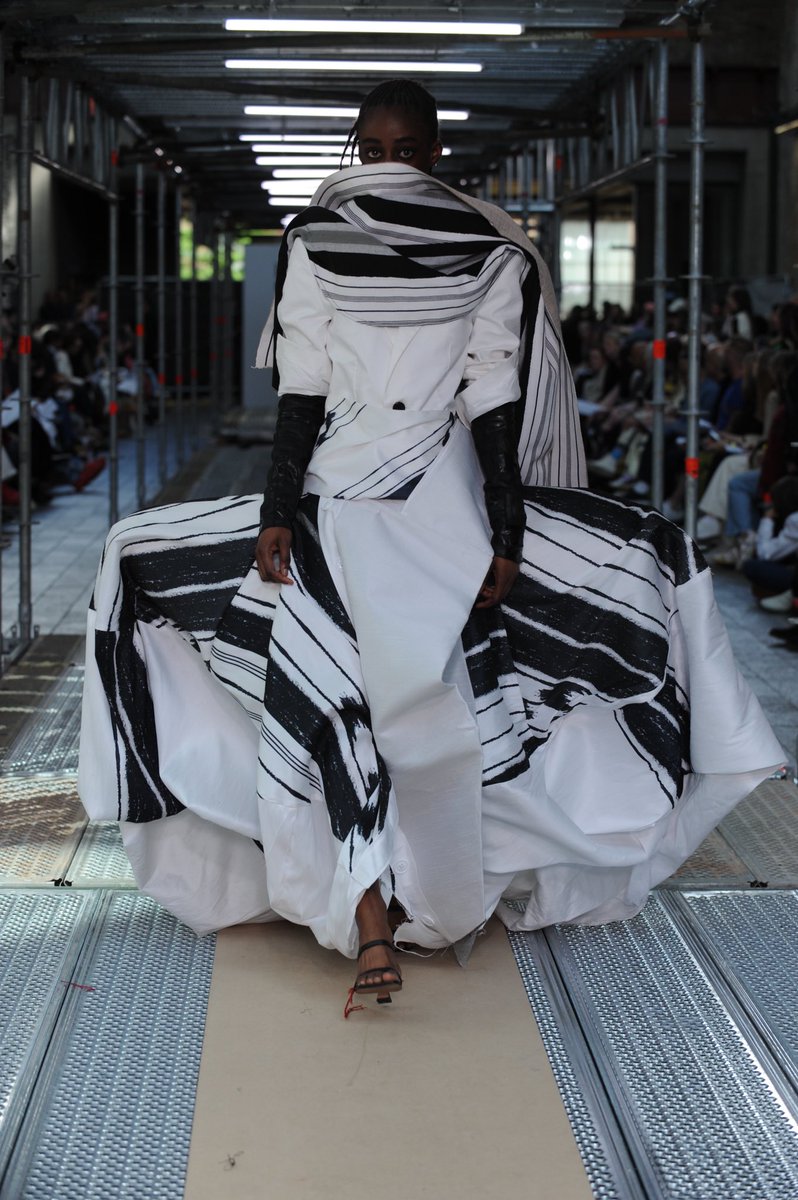 j_ewusie's tweet photo. Graduate Collection look 4 in motion. https://t.co/dnNGaEaUSS