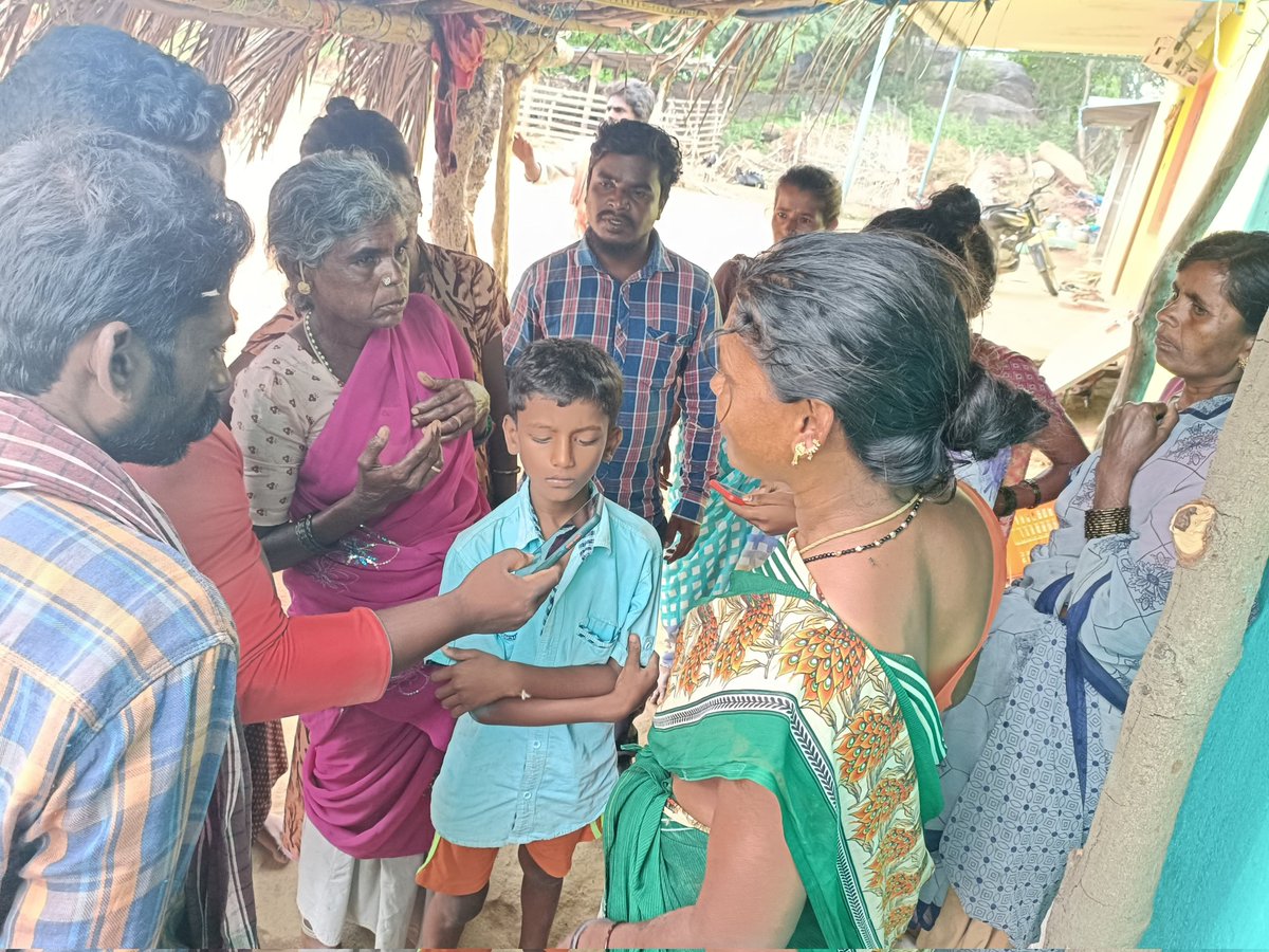 Neelam_Culture's tweet photo. திமுக அரசு உடனடியாக  ஆணவப் படுகொலைக்கு எதிரான தனிச்சட்டம் இயற்ற வேண்டும்!

கிருஷ்ணகிரி,
B.கொத்தப்பள்ளி பகுதியில்
வாழ்மீகி சமூகத்தைச் சேர்ந்த சந்தோஷ்,வன்னியர் சமூகத்தை சேர்ந்த மீனா இருவரும் திருமணம் செய்து கொண்டனர்.
சாதியின் உச்சமாக மீனாவின்
அண்ணன்கள் சந்தோஷை    கொலை செய்துள்ளனர். https://t.co/IX78nzJp7T
