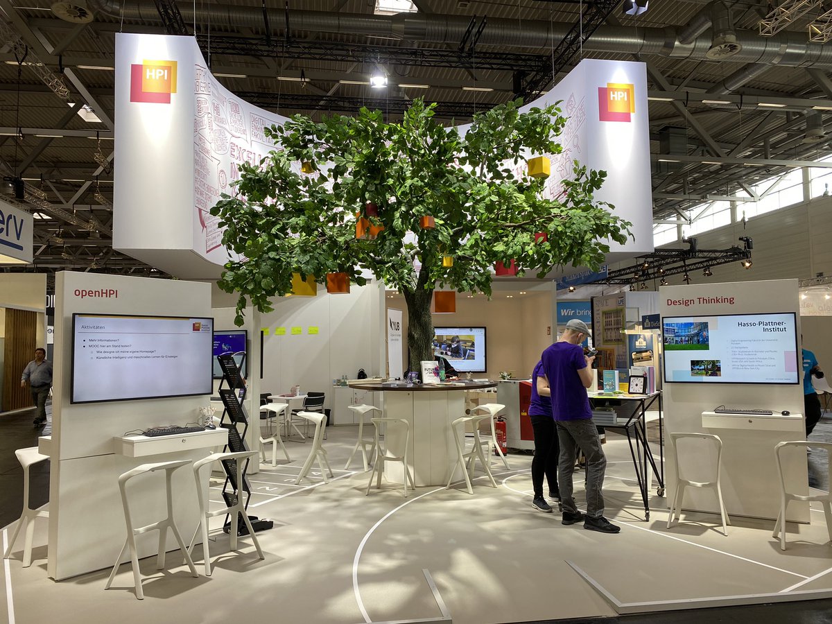 HPI_DSchool's tweet photo. Guten Morgen von der #didacta2022! Besuchen Sie uns und tauschen Sie sich um 11 Uhr an unserem Stand D030 E037 in Halle 6 mit Uli Weinberg zum Thema #designthinking in der Schule aus. @HPI_DE https://t.co/LqT0jbPUGF