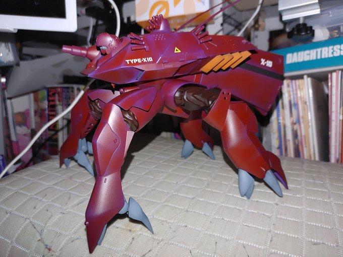 カニ完成。
夜をイメージして、紫立ち上げにしました。 